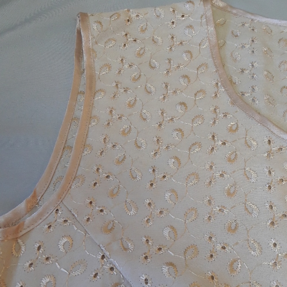 Button-Front

CROP TOP - Picture 5 of 7